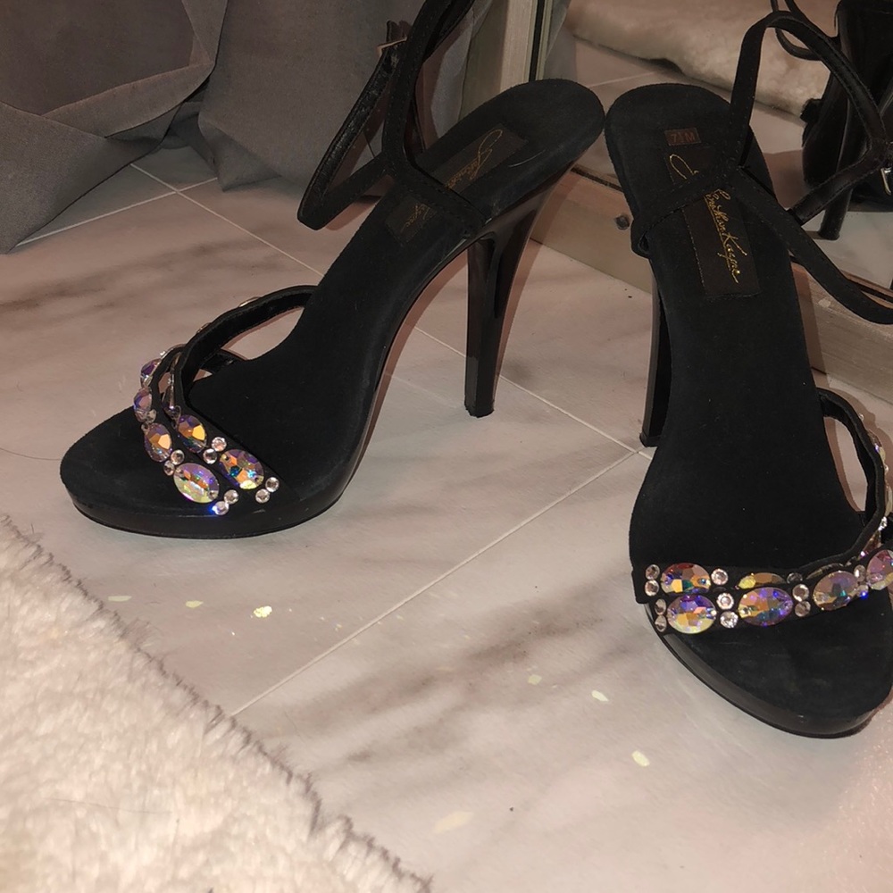 Heels - Picture 4 of 4